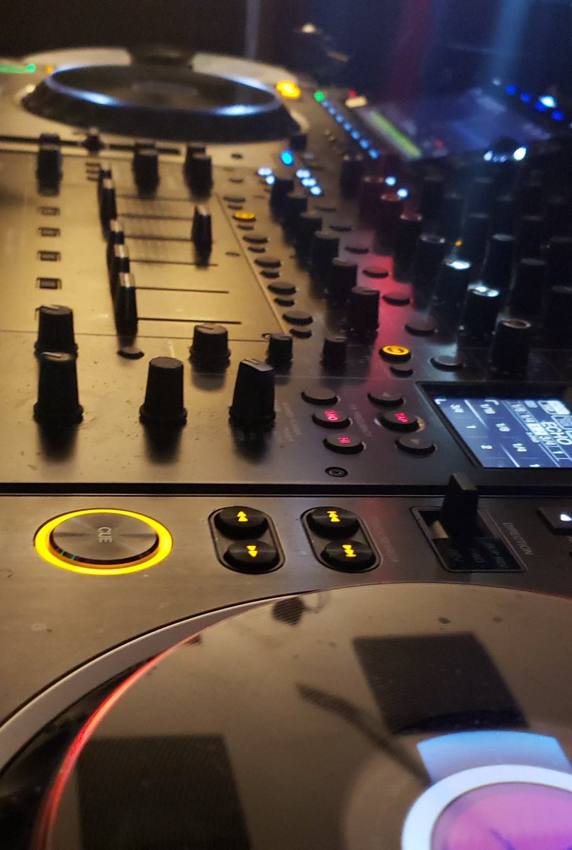 djsmark's tweet image. More fresh beats today including my pick of the week out from a good friend ;) Come swing by! twitch.tv/djsmark 
#djsmark #housemusic #twitchtv #twitchdjs #melodichouse #organichouse #melodictechno #livestream #beatznbrunch