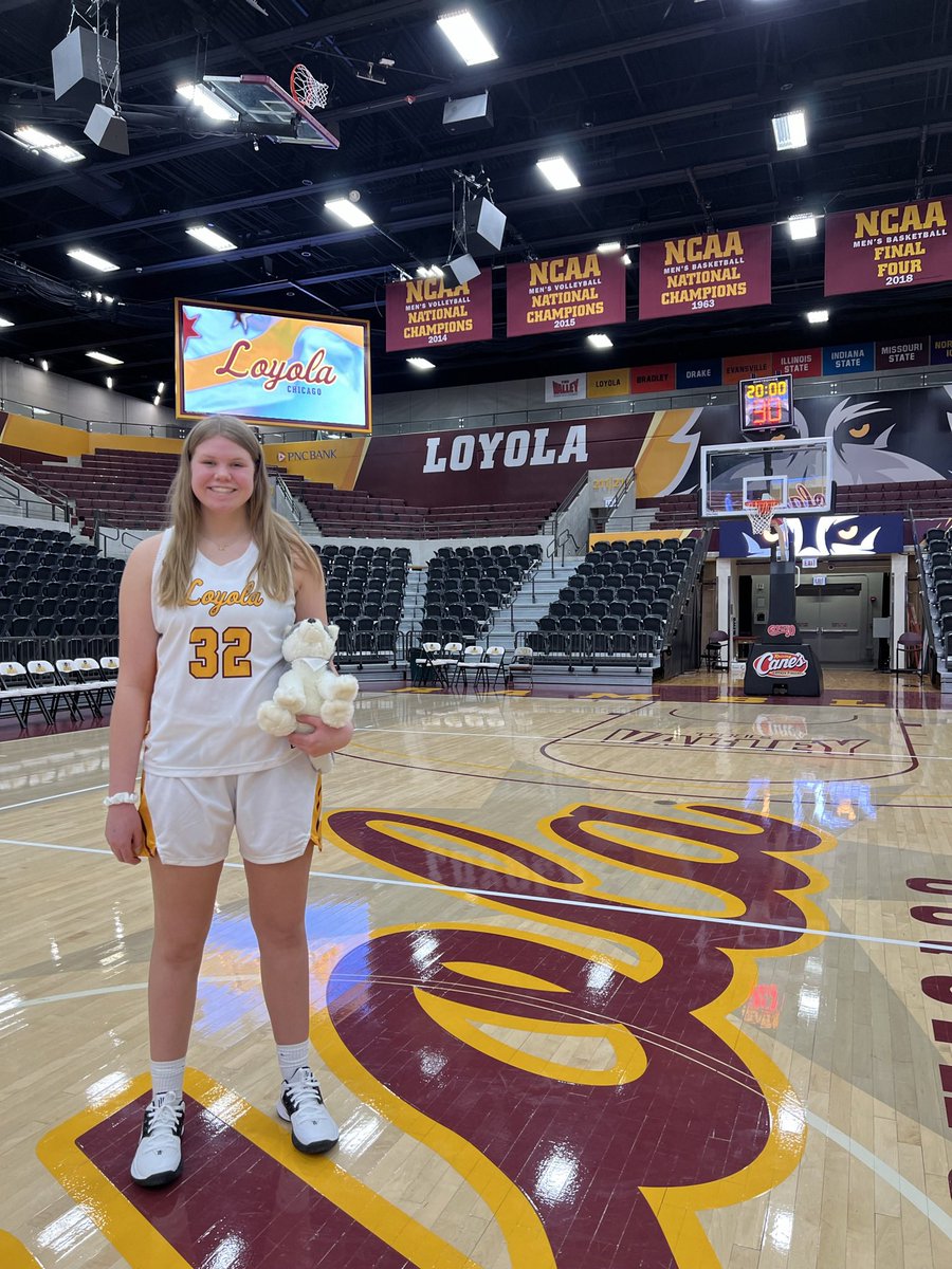 mollyoriordan35's tweet photo. So excited to announce that I have received my first offer from @RamblersWBB during my visit today!! BIG thank you to @CoachAchter_LU @_maggielyon @ArmeliaHorton @CShelwick @wolverinasbb @bhsfilliesbball https://t.co/frWaovCPYx