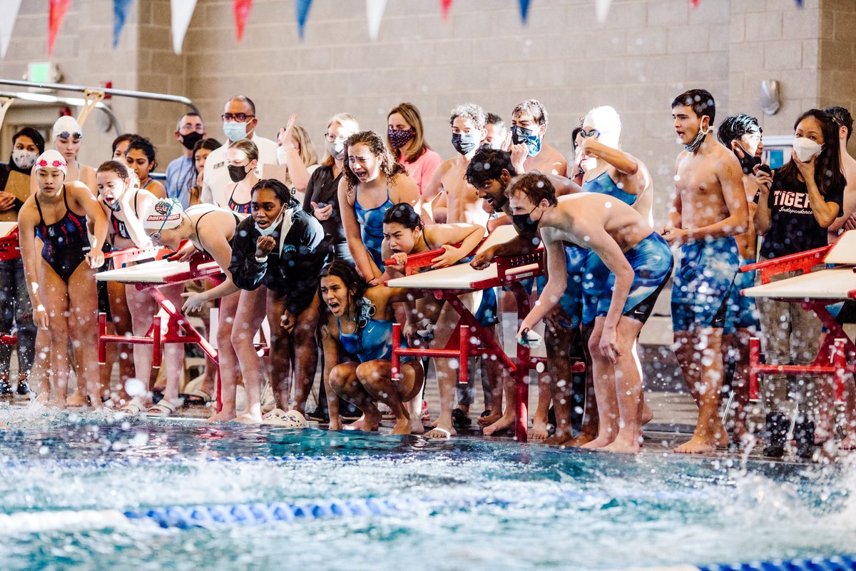 lightridgeswim's tweet photo. Yesterday we celebrated many personal bests, our first class of graduating seniors, and tons of Bolt spirit!!! ⚡️

We are excited for our last week of the regular season before we head to Districts on Feb 5th!! #gobolts #lightningfast 🌊⚡️ https://t.co/uyU859GP7E