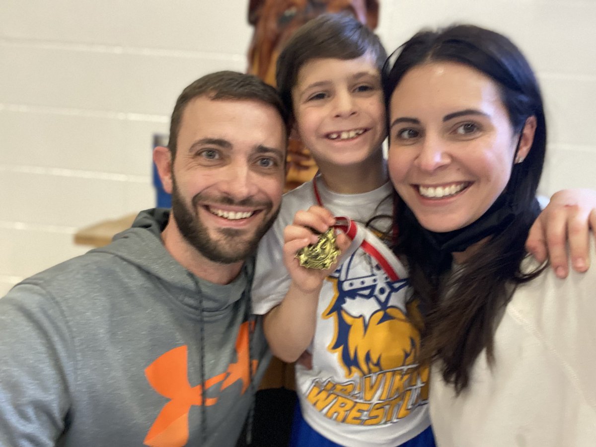 Jacksongillett9's tweet photo. 4 matches, 4 pins= Gold medal. #feelingtheflow #wrestling #Gold https://t.co/xAYZN2ZcL0