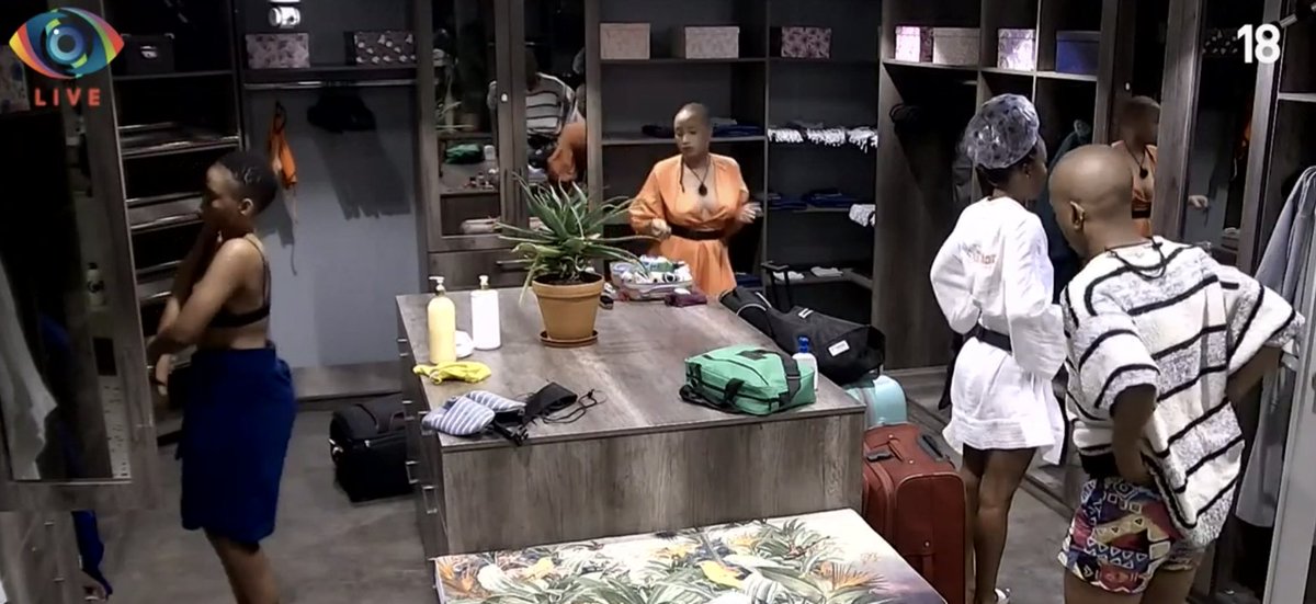 BBMzansi's tweet photo. Biggie was not playing when he said stream the steam!
✋ your hand if you're ready for Shower Hour?😉
#BBMzansi https://t.co/z9zdzmbjLA https://t.co/rcbKb9frOe