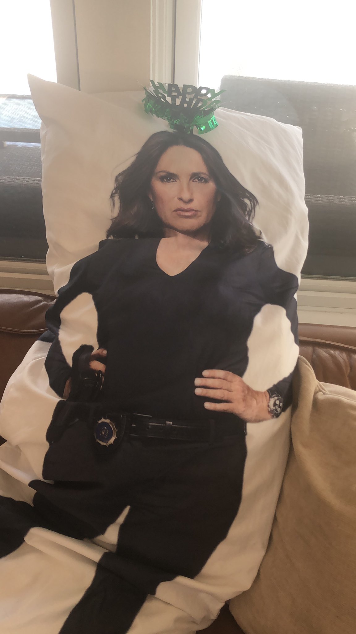 I m having a mariska hargitay themed party rn happy birthday shawty 