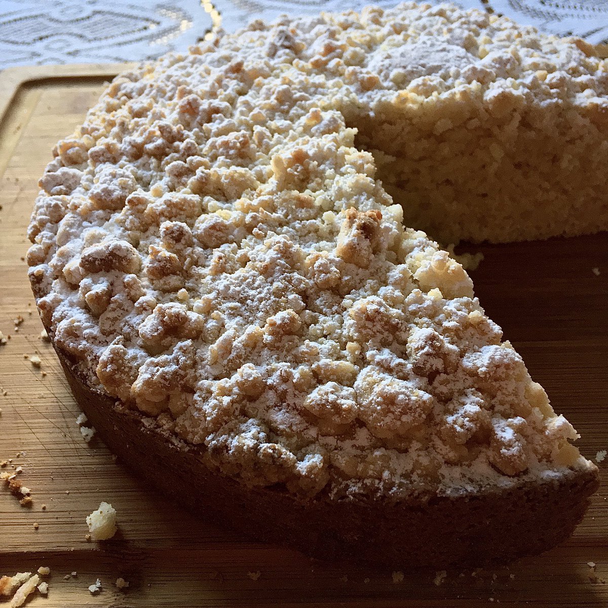 panvolta's tweet image. Lemon crumble breakfast cake, because lemonade just doesn’t cut it anymore. 🍋🍋🍋
