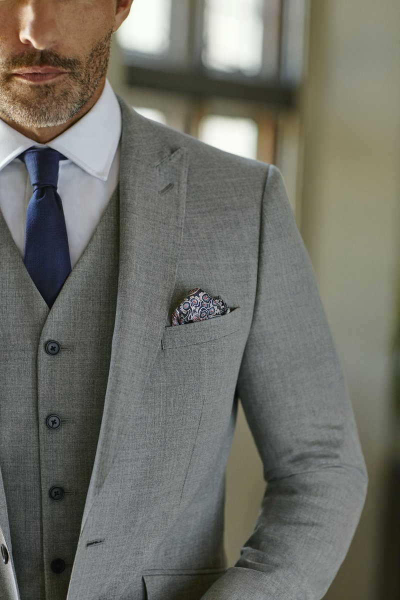 This blue tie, 2-piece suit and our signature pocket square with a pop of colour is the perfect combination for any occasion this winter. Hands up if you agree.👐 

Shop the look here &gt; bit.ly/3GWlXJG