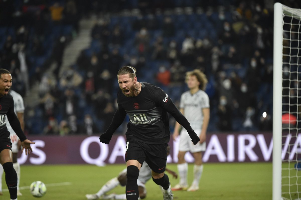 PSG_espanol's tweet photo. ¡El festejo de @SergioRamos! 🤩🇪🇸 https://t.co/Kbwf87TfnP