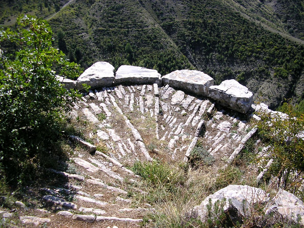 DorsetWriter's tweet photo. #PeterLevi #InMemory #GeorgeSeferis #StonyVillages
#Zagori #Greece #Epirus
A memorable line from part 3 of "In Memory of George Seferis", by Peter Levi:
"Virtue is in the mountains, in the stony villages". https://t.co/BfCZDlMI1R