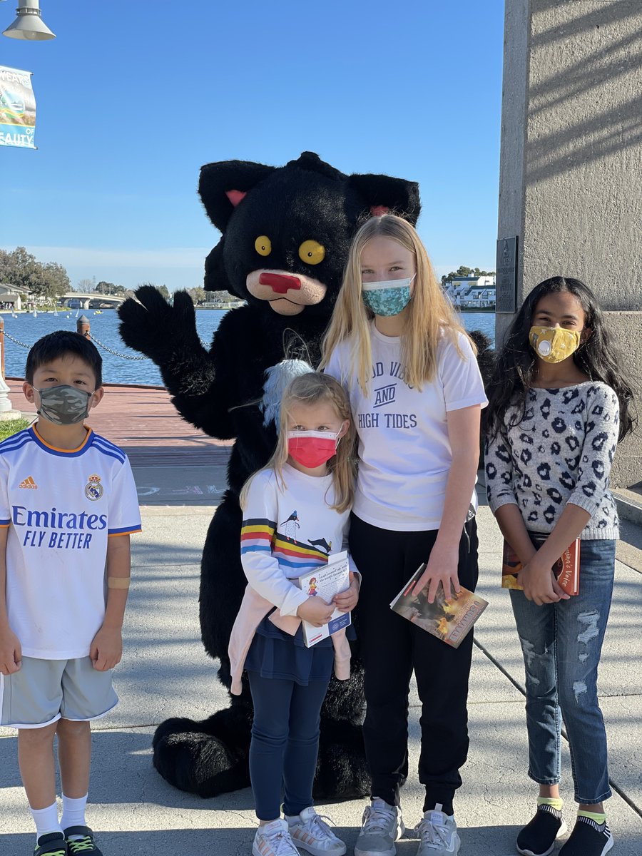 The #SMFCReadathon is officially kicked off! Thank you San Mateo and Foster City librarians for hosting a fun event, our principals and guest for reading to our kids, and Bad Kitty for encouraging us to read and participate in the Readathon. OK SMFC, let's READ TRACK PLEDGE!!!
