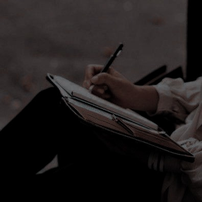 ⠀      

⨟ 𝓗𝐀𝐕𝐄 𝐘𝐎𝐔 𝐒𝐄𝐄𝐍 𝐓𝐇𝐈𝐒 𝐖𝐈𝐙𝐀𝐑𝐃?
             𝓣 𝐇𝐄𝐎𝐃𝐎𝐑𝐄 𝓝 𝐎𝐓𝐓
     ─────────────
⸙ Amigo de Daphne. 
⸙ Slytherin. 
⸙ El callado, consejero del grupo. 
⸙ Posible OTP con Daphne. 
⸙ Trama semipensada. 
⸙ FC: Lorenzo Zurzolo