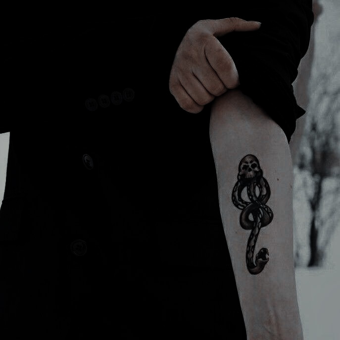 ⠀      

⨟ 𝓗𝐀𝐕𝐄 𝐘𝐎𝐔 𝐒𝐄𝐄𝐍 𝐓𝐇𝐈𝐒 𝐖𝐈𝐙𝐀𝐑𝐃?
             𝓓𝐑𝐀𝐂𝐎 𝓜𝐀𝐋𝐅𝐎𝐘
     ─────────────
⸙ Mejor amigo de Daphne. 
⸙ Slytherin. 
⸙ Prefecto.
⸙ Mortífago. 
⸙ OTP con @slythrntori
⸙ Trama semipensada . 
⸙ FC:Libre.