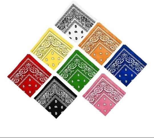 projectsbarrett's tweet photo. Nessa Barrett como bandanas coloridas; a thread. https://t.co/Y5ufMCKerK