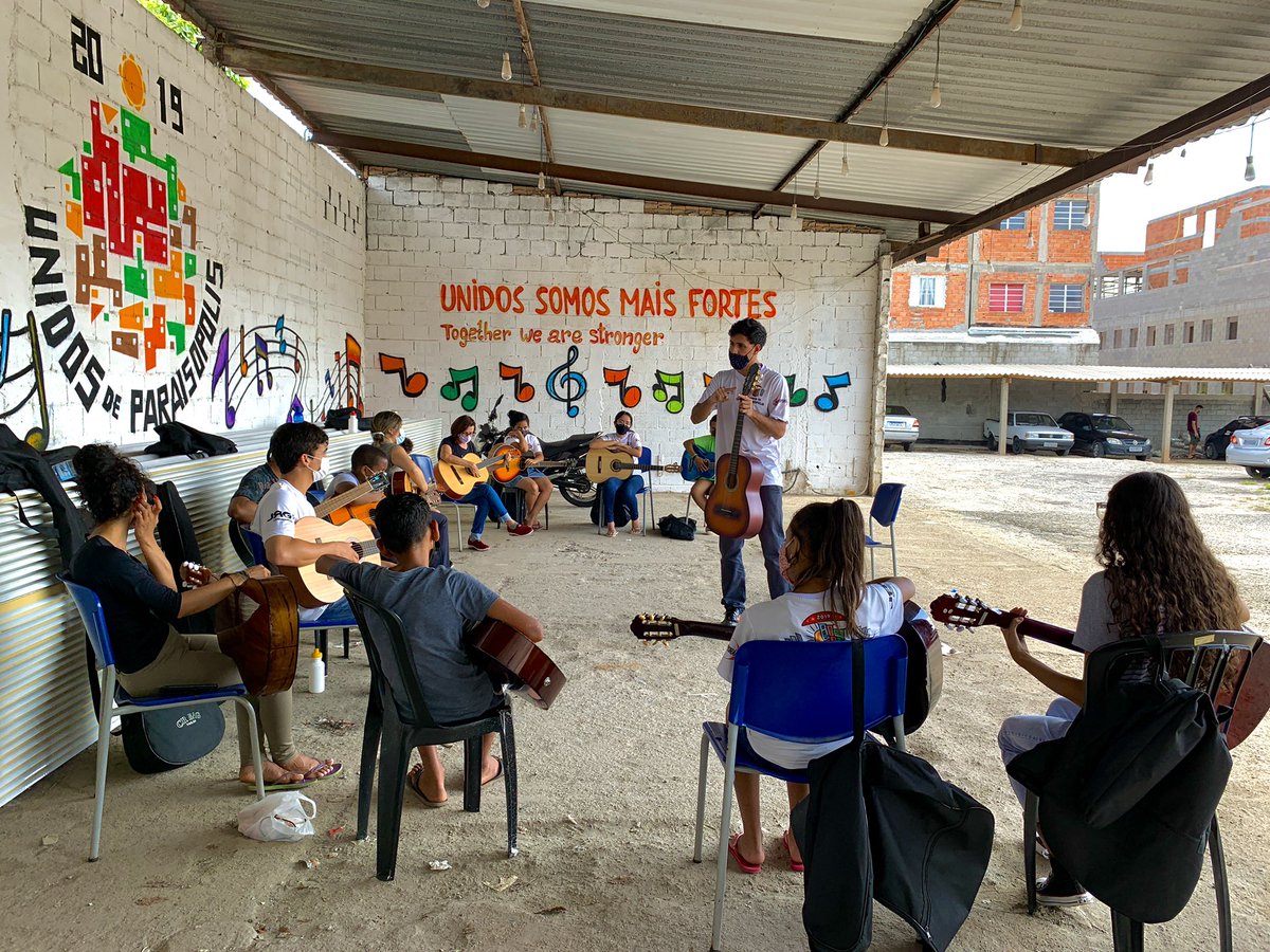 UParaisopolis's tweet photo. Sejam bem vindos!

Domingo produtivo com essa turma nova de violão 🎵🎶
.
.
#unidosseparaisopolis #musica #brasil #paraisopolis #percussao #educacao #protagonismo #unidossomosmaisfortes https://t.co/qSUrBjIr5Q