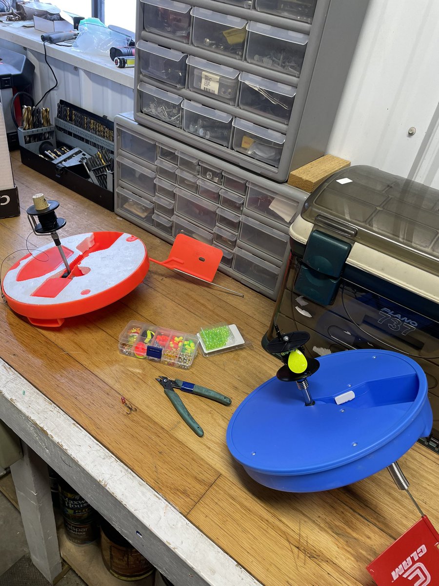 Endurance100m's tweet photo. Tied up some new setups on the tip ups today. Now to try them out. #fishing #icefishing #tipups #makinglures #calm #fabril https://t.co/gqq9faxowp