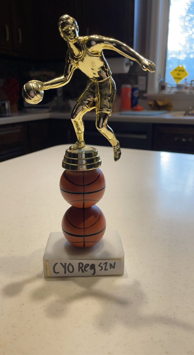 Sldm25's tweet photo. 🏆CHAMPS BABY🏆
Final: IHM 19 SLDM 39
YOUR SLDM FRESHMAN CARDINALS ARE NAMED REGULAR SEASON CHAMPS🔴🦅
Leading Scorer:
Mates-8
Elliot-6
Kreuter(making his starting lineup debut)-5
Onto the tourney🔴🦅 https://t.co/e7Fd4XhMpO