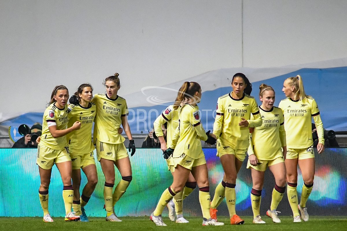 PhillyBryan1's tweet photo. Celes & Action from tonight’s @BarclaysFAWSL match between @ManCityWomen and @ArsenalWFC #ManCity #Arsenal #WSLTitle #WSL @ProSportsImages @BBCSport https://t.co/kqnlqPtGZL