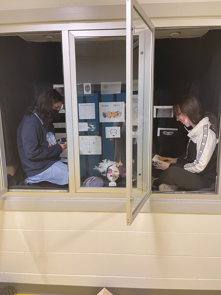Colleendubh's tweet image. Mask Display time! Students putting the final touches on the library window display! @CompMinerTweets @FMPSD @FMPSDArts