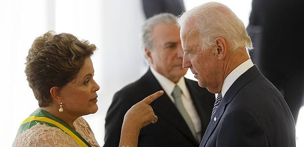 Maio de 2013, o vice dos EUA Joe Biden vem ao Brasil e pede participação americana na exploração do pré sal. Dilma rejeita pois planeja destinar os royalties para educação e saúde: no mês seguinte protestos de rua são convocados via Facebook.