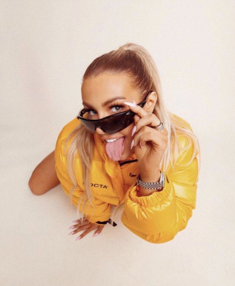 picsofkat's tweet photo. Fechamos parceria com @tanamongeauBR melhor portal de notícias da Tana Mongeau, no Brasil.

Sigam e ativam as notificações para não perderem nada sobre ela!♥️ https://t.co/HmOMY4yHXO