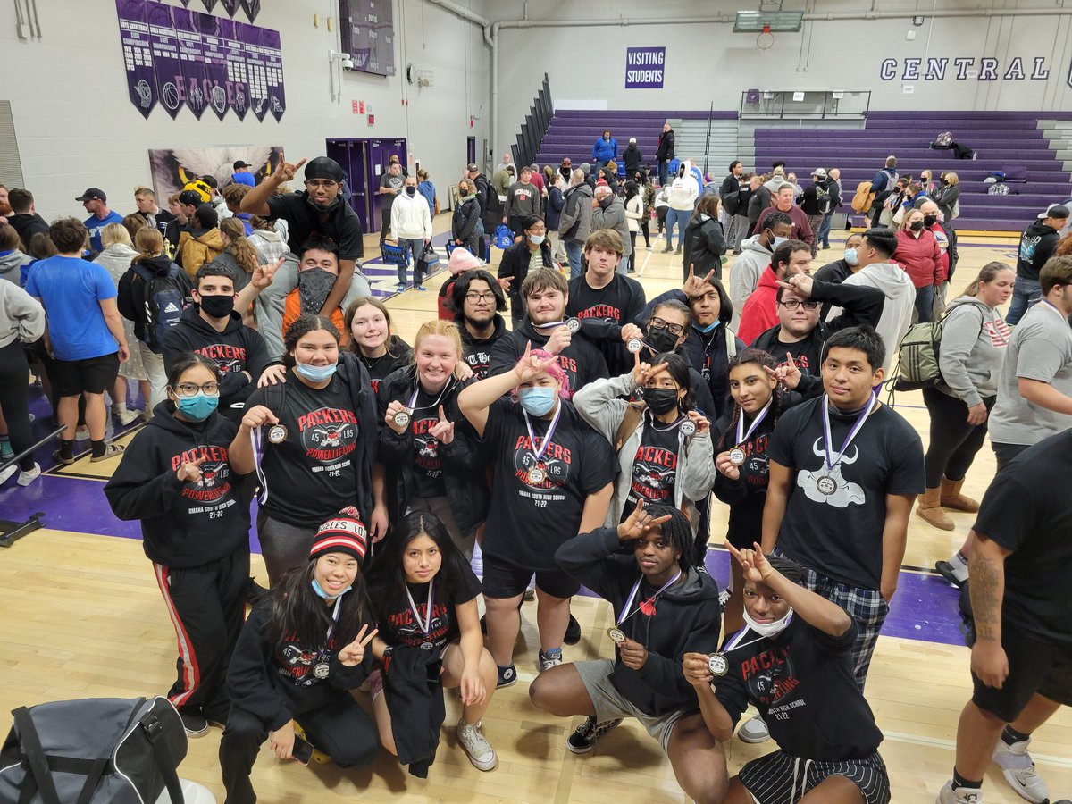 WheresMsBrown's tweet photo. Meet # 2 yesterday. These kids never fail to impress me. They're strong physically. More importantly they are great competitors, good sports, helpful, kind &amp; positive. They are as encouraging to the other teams as they are to each other. #OPSProud #packerpride @OPS_SouthHigh https://t.co/MNqjLiaiLf