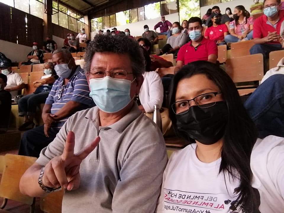 Verónica Marroquin, de la Comisión Política del FMLN:

"Durante la reunión con educadores/as populares del FMLN de la región central y paracentral preparándonos para asumir tareas y dar cumplimiento a las resoluciones y acuerdos de la XL Convención Nacional."