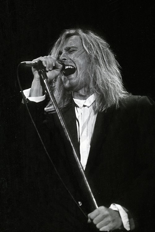 Happy Birthday to Robin Zander 
Best vocalist 