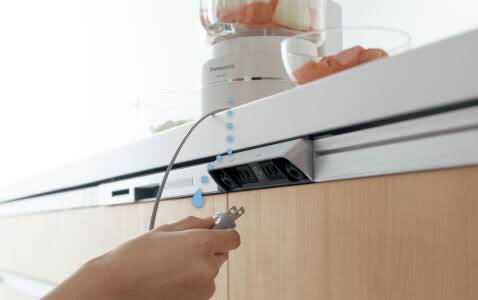 キッチンのコンセント。 ﾊﾟﾅｿﾆｯｸは手元に付いていて、ｸﾘﾅｯﾌﾟはｵｲﾙｶﾞｰﾄﾞ