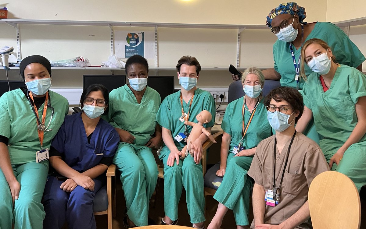 Camaraderie @ penultimate weekend handover ⁦<a href="/RoyalFreeNHS/">Royal Free London</a>⁩ maternity ! Special thanks to those stepping in to fill rota gaps and those coordinating the rota #teamwork ⁦<a href="/LuveonTang/">luvstang</a>⁩ ⁦<a href="/DanielMcStay_/">Daniel McStay</a>⁩ ⁦<a href="/Euro_Bo_Bo/">Sebastian Kaupp-Roberts</a>⁩ ⁦<a href="/danreisel/">Dan Reisel DPhil MRCOG</a>⁩ ⁦<a href="/Verytallbecca/">Rebecca Gibbs</a>⁩