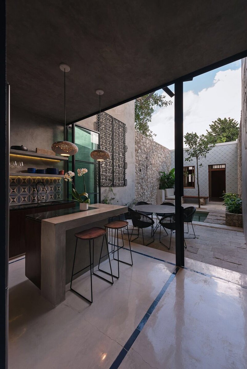 layout_ad's tweet photo. التصميم المعماري | منزل في المكسيك من تصميم Taller Estilo Arquitectura على أرض بمساحة 4.7 في 26.
#تصميم_معماري https://t.co/9fnPKvKuzB