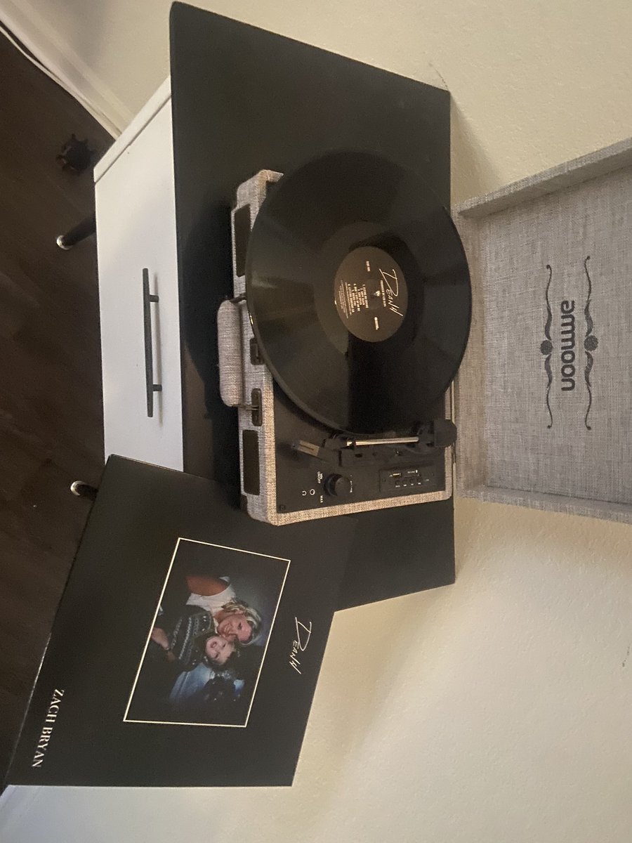 J_thomp55's tweet photo. Been waiting on this one for a long time, finally got my favorite album on vinyl! @zachlanebryan https://t.co/MntlWUBGsz