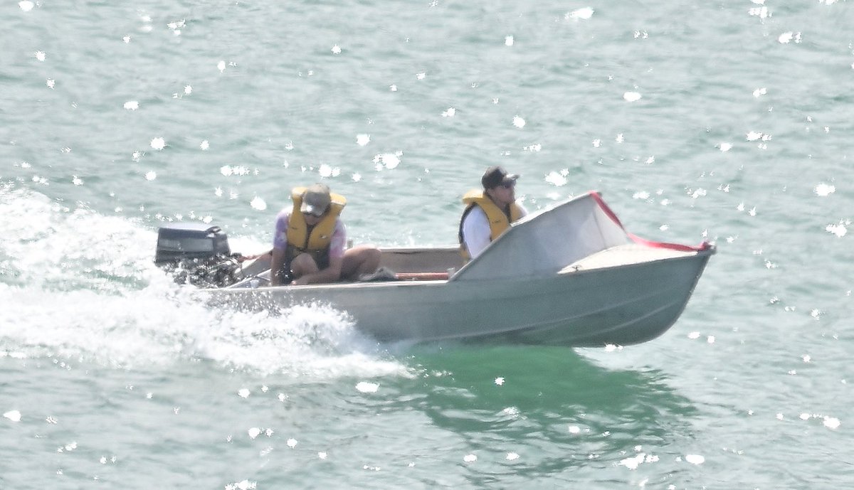 If you know these guys please have a chat with them about not speeding along swim lane and not repeatedly speeding into dolphins (multiple eyewitnesses)