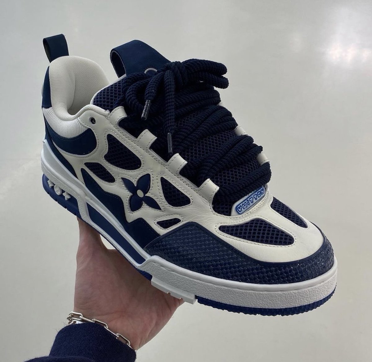 StreetFashion01's tweet photo. Louis Vuitton SK8 Sneakers debuted at the FW22 Show in Paris!🖤 https://t.co/6QUbovBnu1