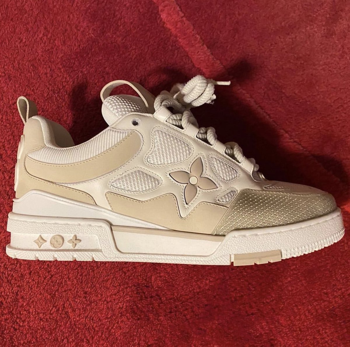 StreetFashion01's tweet photo. Louis Vuitton SK8 Sneakers debuted at the FW22 Show in Paris!🖤 https://t.co/6QUbovBnu1