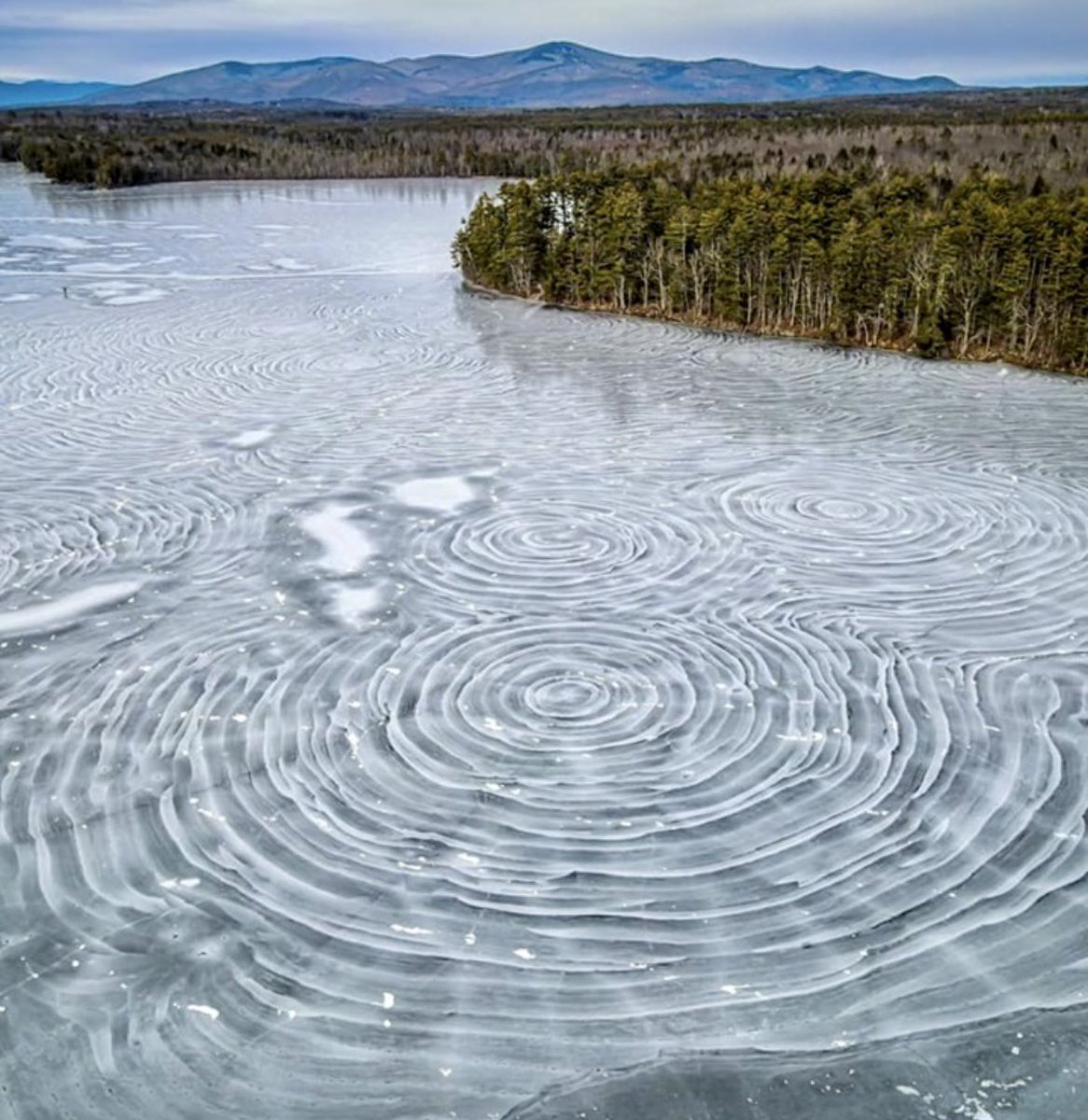 LJCasavant's tweet photo. #Painting Inspiration: Mirror Lake, NH (frozen) 🌀🌀🌀 https://t.co/YSWWb20Ip5