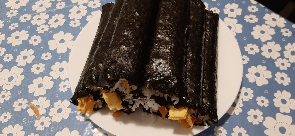Skychrew's tweet photo. Chef Skychrew is back with more Suchi x9 KIMBAP #kimbap #kimpab #sushi https://t.co/SPd5m1FGjl