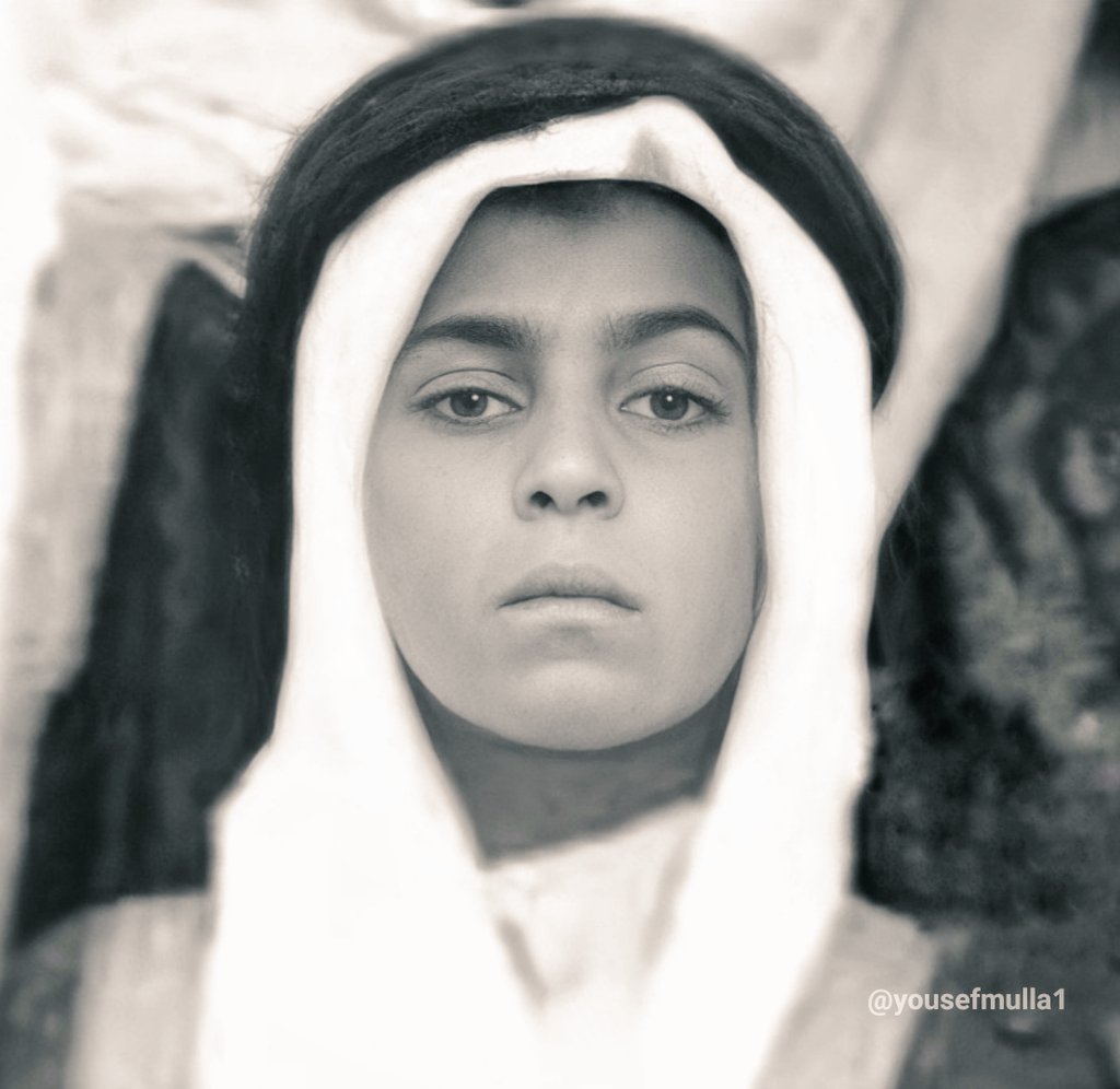 صورة نادرة للملك عبدالله رحمه الله وهو في عمر 10 سنوات.

#ذكرى_وفاة_الملك_عبدالله