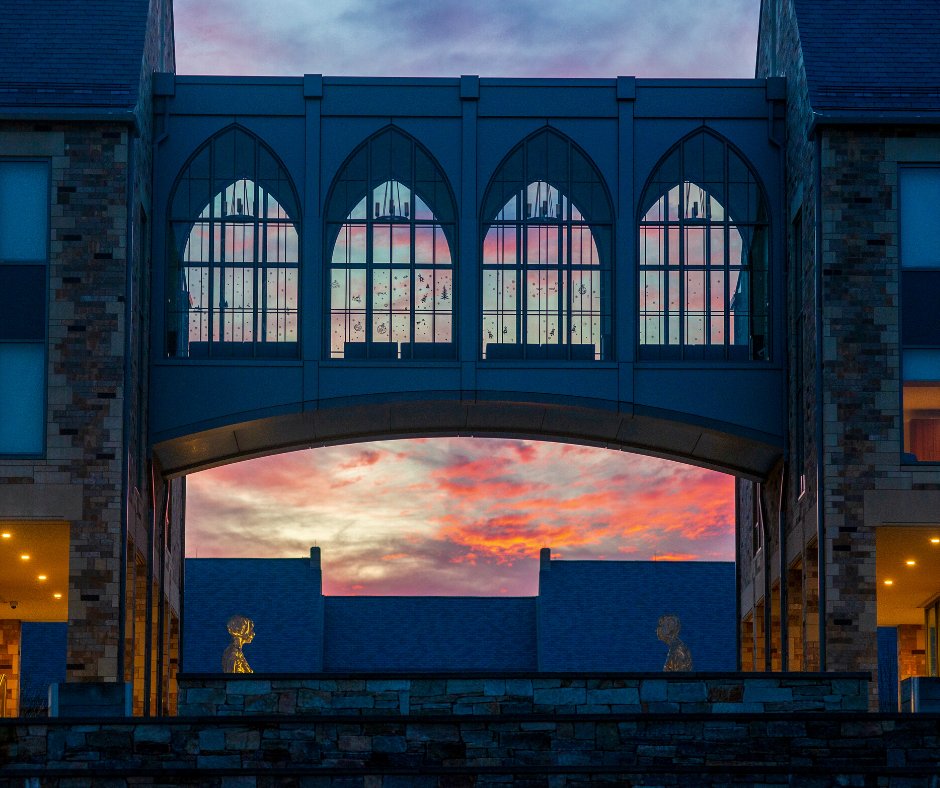 SacredHeartAlum's tweet photo. The sun may be setting on the weekend, but this #SHUView makes it a little better ✨

#SHUAlumni #WeAreSHU https://t.co/2sI5GU8GSp