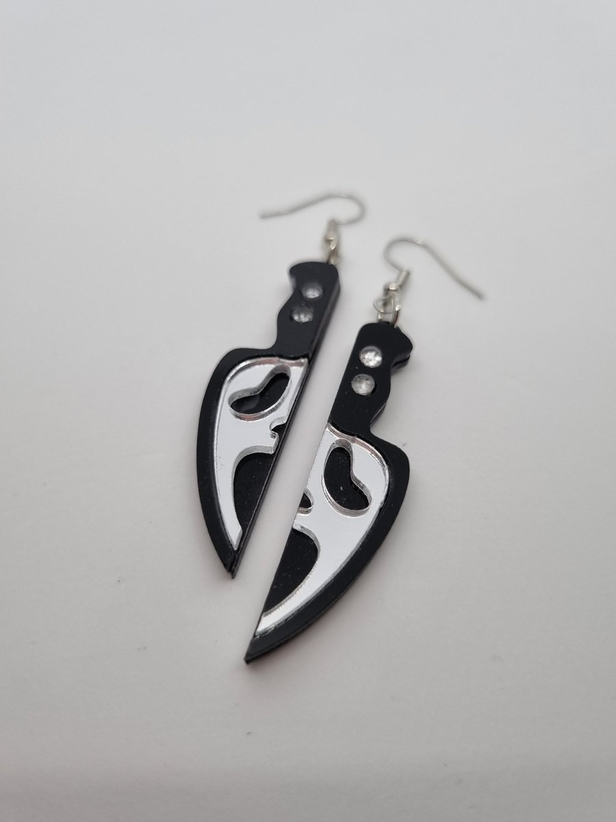 MortusBellus's tweet photo. How cute are these!! ~link in bio~ #horror #HorrorCommunity #HorrorMovies #jewellery #Scream #Scream5 https://t.co/faJxS5DUxQ
