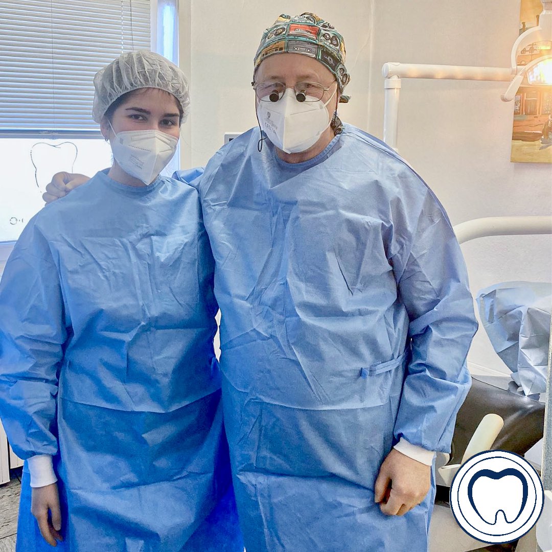 Erste sterile Assistenz von Frau Topkaya am Freitag bei der Implantation. Das hat prima geklappt!