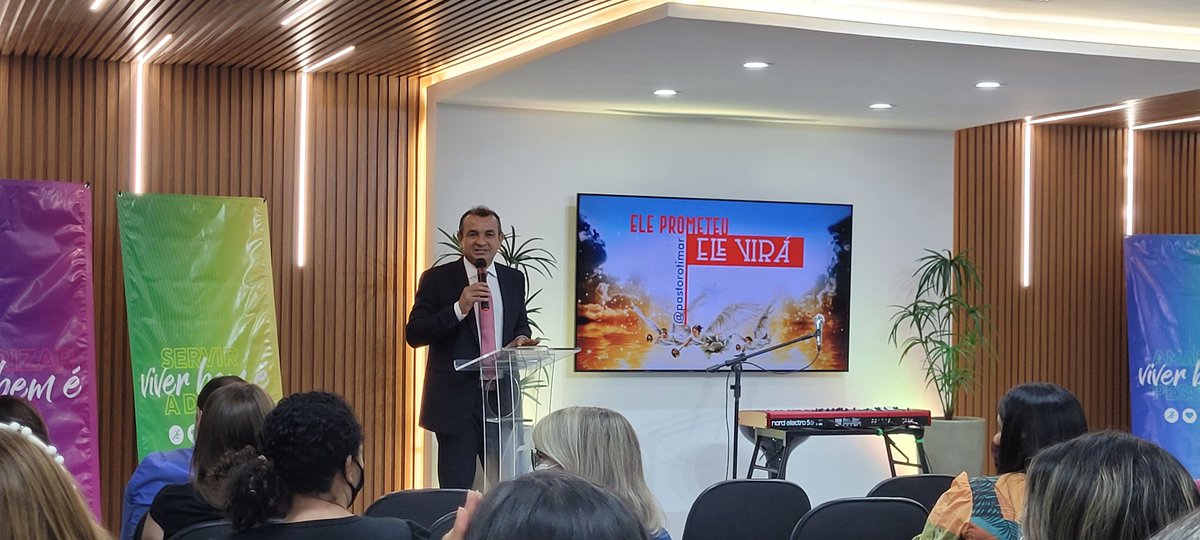 pastorw07's tweet photo. Pr. Otimar abre a Palavra na Capacitação da Educação Adventista MNe #muitoalemdoensino #comCristonaeternidade https://t.co/eoMerJCmDw