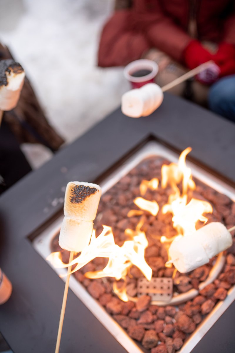 ArcheoToronto's tweet image. OUI OUI APRES SKI, BUNNIES! 🐇

Just because you missed the slopes doesn&apos;t mean you have to miss the after-party... 

A classic chalet experience done outdoors in the heart of @DistilleryTO awaits you! 

We&apos;re open &apos;til 10 pm tonight and back at it again starting Thursday. 🤘🤘🤘