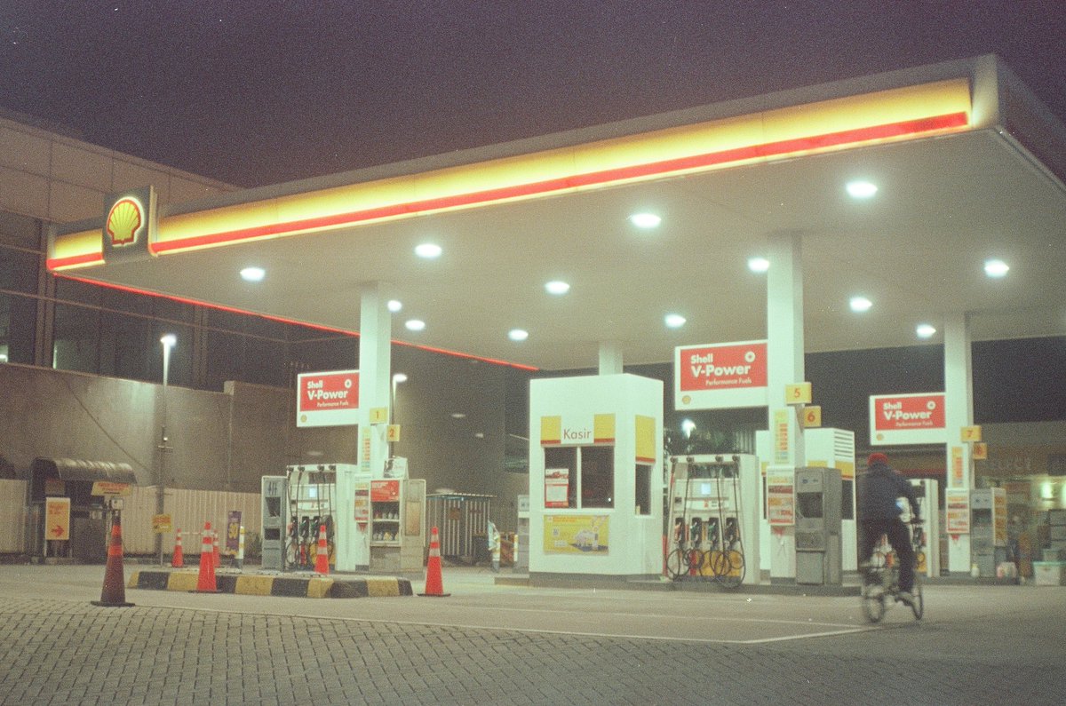 📸 Ricoh 500GX
🎞 Nera 400T / Kodak Vision3 500T
🖨 <a href="/hipercatlab/">hipercat lab</a> 

#35mm #indo35mm #35mmfilm