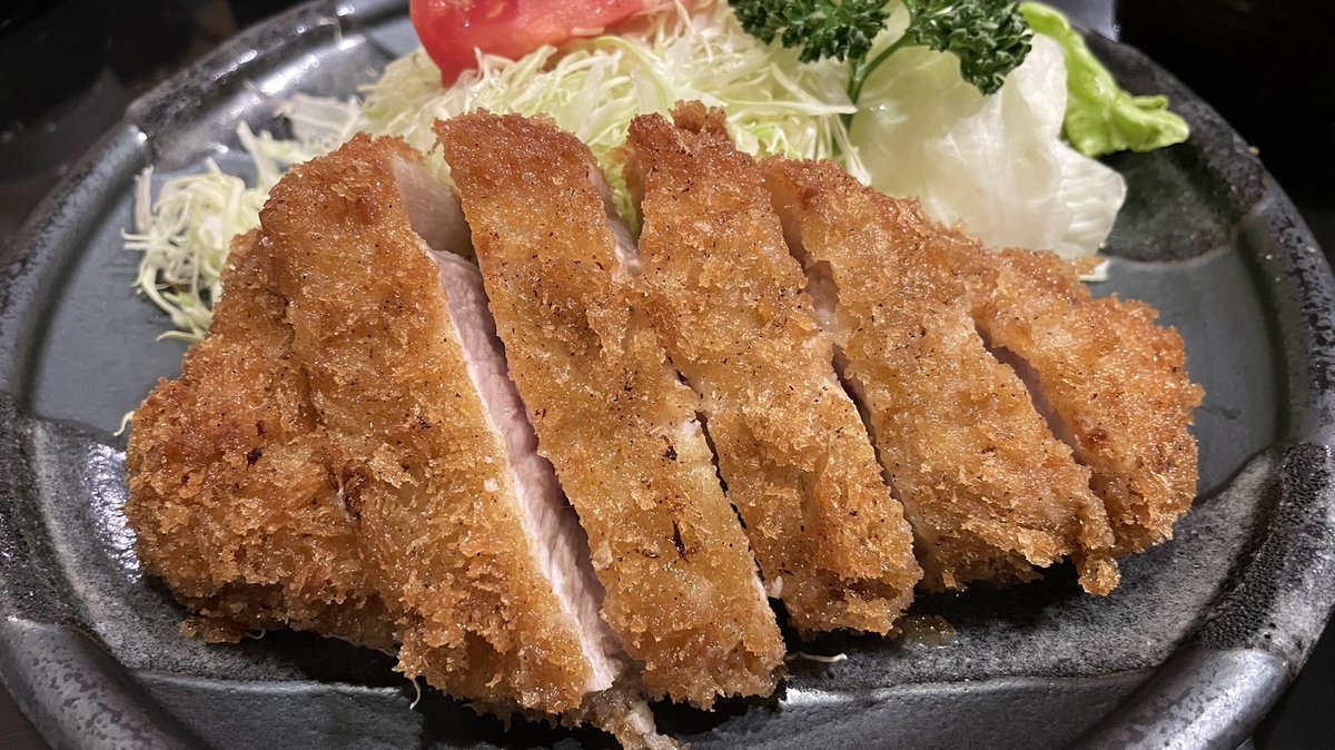 maybe_channel's tweet photo. The other day, I ate a pork cutlet set meal at the pork cutlet shop "Niimura" in Kabukicho, Shinjuku 😋
#Niimura #にいむら #とんかつ https://t.co/d2OSIWKyBT