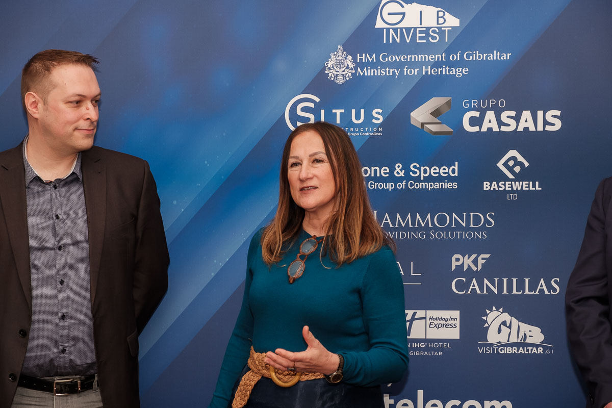 GibraltarChess's tweet image. The #GibChess Battle of the Sexes was declared open by Dr John Cortes, Minister of Education and Environment, at the @GibGarrisonLib tonight - more photos flic.kr/s/aHBqjzzGjZ - play starts at 15.00 CET on Monday