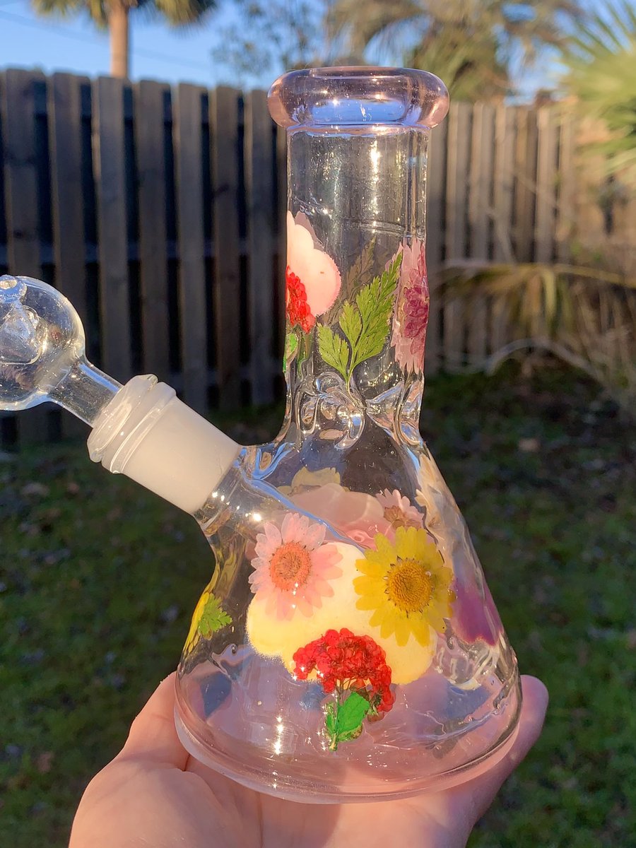 SpookySenseCo's tweet photo. Your gf called, she wants a pink b*ng for Valentine’s Day 💐

Dm to claim this 6” water pipe💖
 $120 shipped https://t.co/S4O1YaSQBt