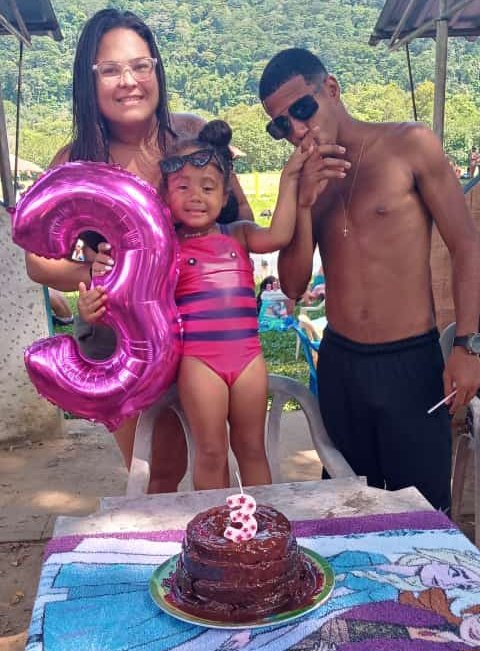 WesleyMMiranda's tweet photo. Brindo à casa, brindo à vida, meus amores, minha família. ❤️😍
@manoelalaurent https://t.co/3C24XnU5YH