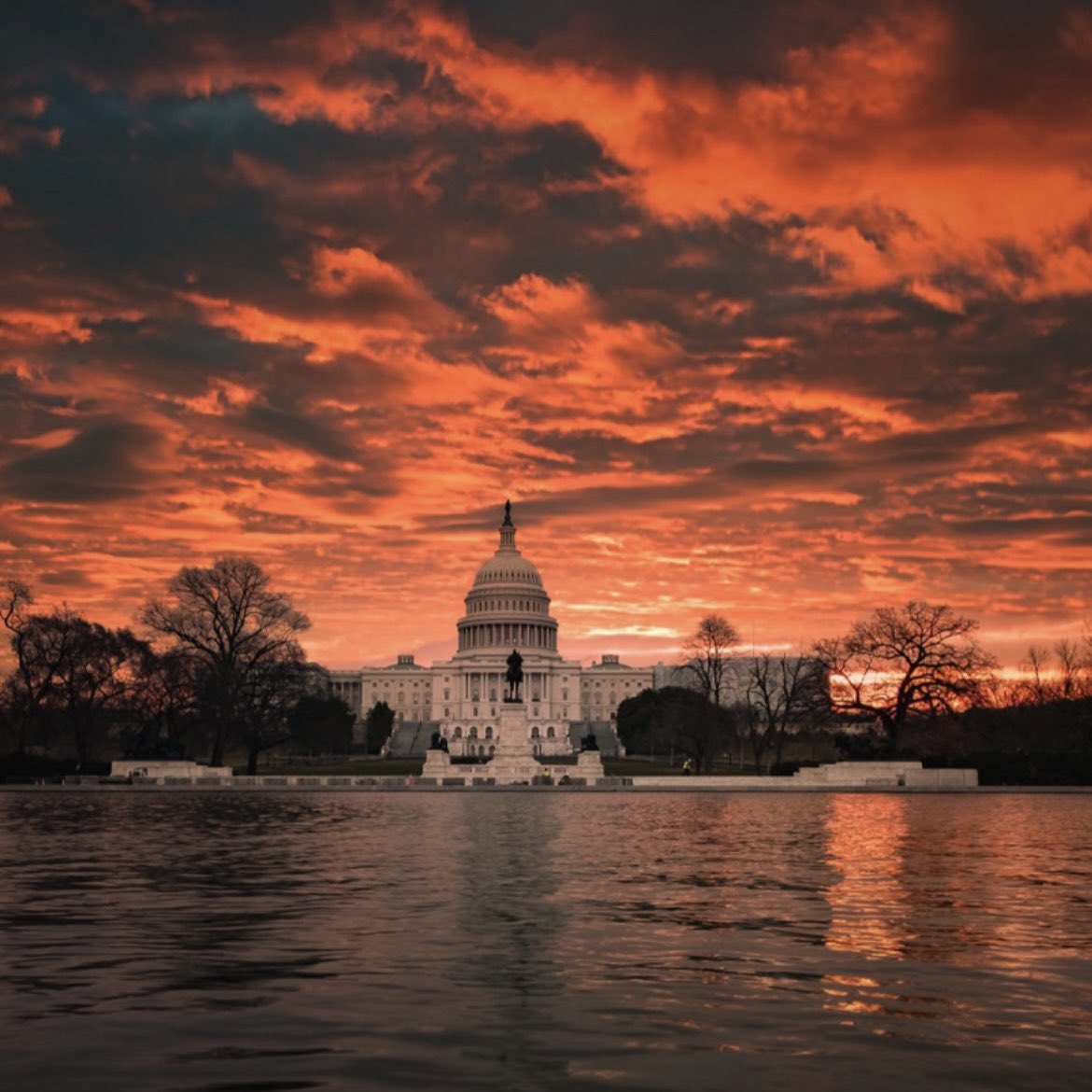 BEspinoza__'s tweet image. Sunsets in the White House 🇺🇸 

#GreatImage 📸