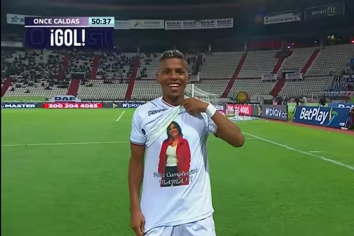 Hoy solo quiero dar gracias a Dios porque me diste la vida y me entregaste tu AMOR porque velaste por mis SUEÑOS y modelaste mi corazón porque escuchaste mis dudas y tu consejo me hizo mejor.  porque hoy lucho y trabajo y tu nombre me da valor. FELIZ CUMPLEAÑOS MA 🙏🏾🎈