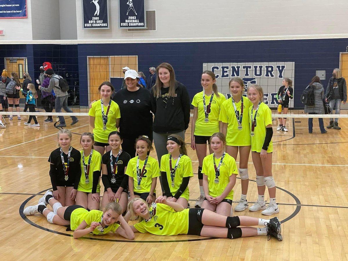 MaleaStevens's tweet photo. 12u silver champs this weekend! ❤️🏐 https://t.co/zz5rlaqNUw
