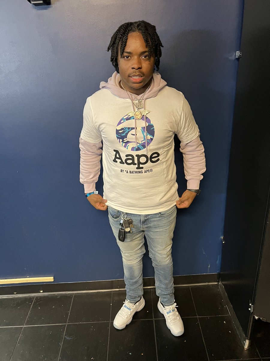 Pimp_c5's tweet photo. Monkey 🙉 ass niggas sleeping on the floor but still tryna rock bape Nîgga said I’m saving hoes I just play my role 🥶
#Freebullet🔐 #FreeRichey🔐 #FreeOdawg🔐#FreeDez🔐 https://t.co/FRHeMtp14n