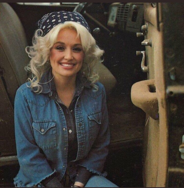 Happy 76th bday Dolly Parton. 