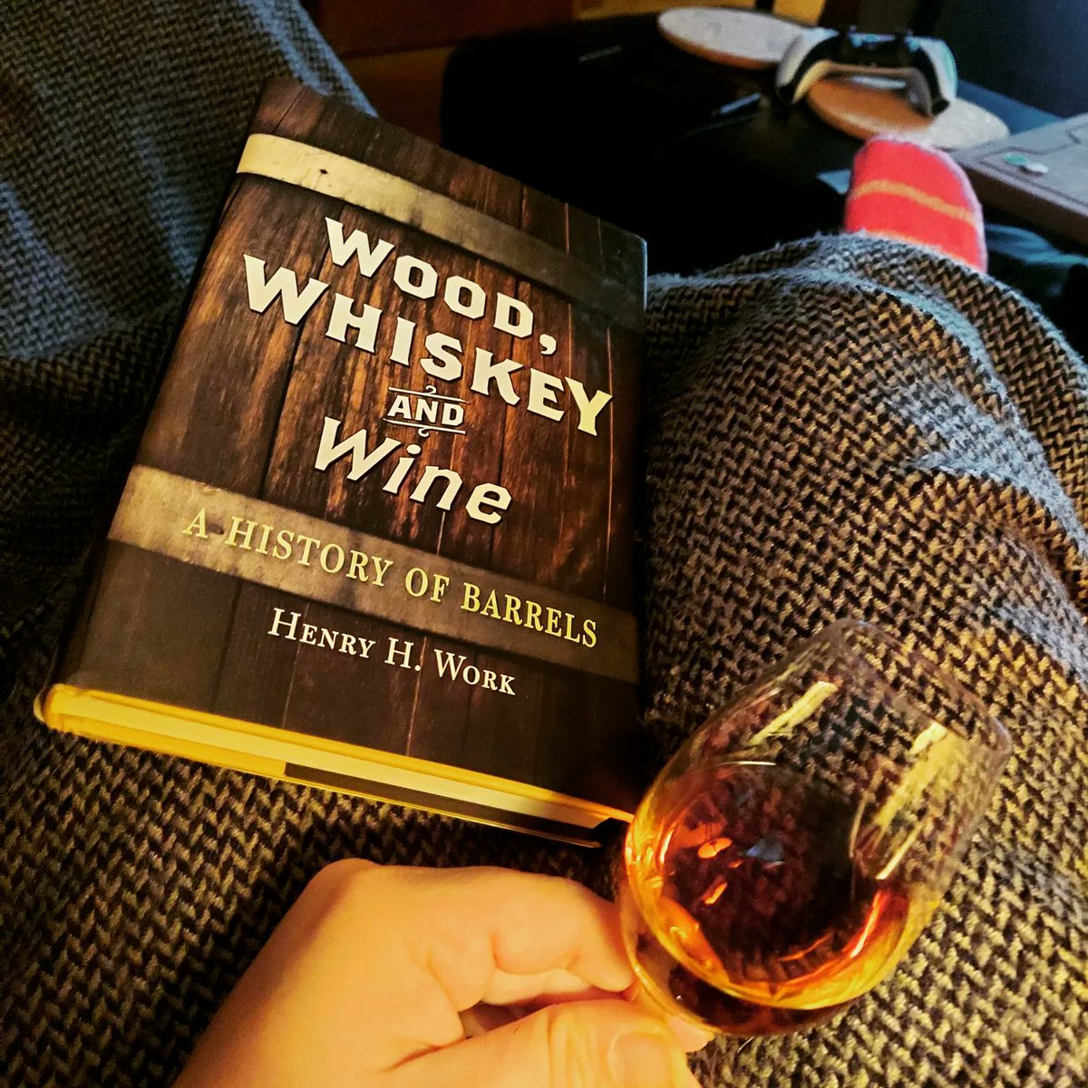DanidaSomm's tweet photo. Staying in with the honey and curling up with a delicious whiskey and a good book. 

 #dayoff #winelover #whiskey #alwayslearning #sundayvibes #booknerd https://t.co/PRV3iqcIk9